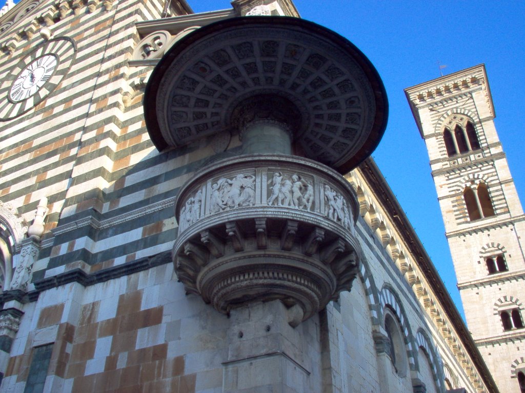 Prato.Duomo.Pulpito esterno di Donatello e Michelozzo(1430-38) Outside, the pulpit by Donatello and Michelozzo,(1430-38) by brezza