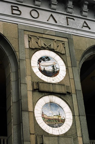 Вход в здание Северного Речного вокзала / Building of river station "Nord Port" by Grabofon.com