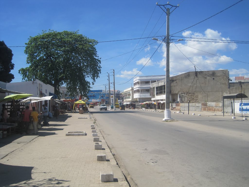 Mahabibo Avenue, 2013 by jérémy pureur