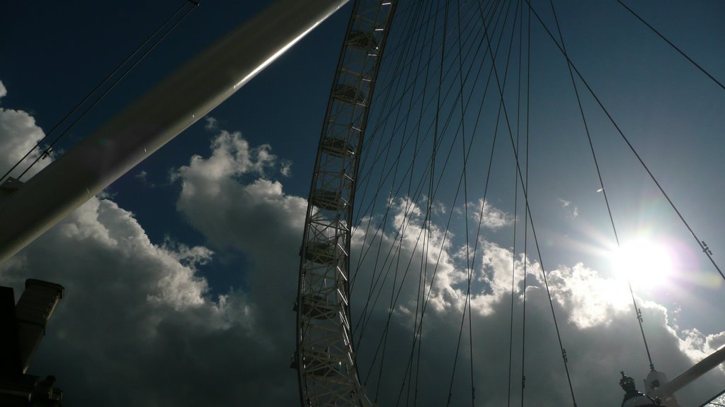 London Eye by LuPhotography