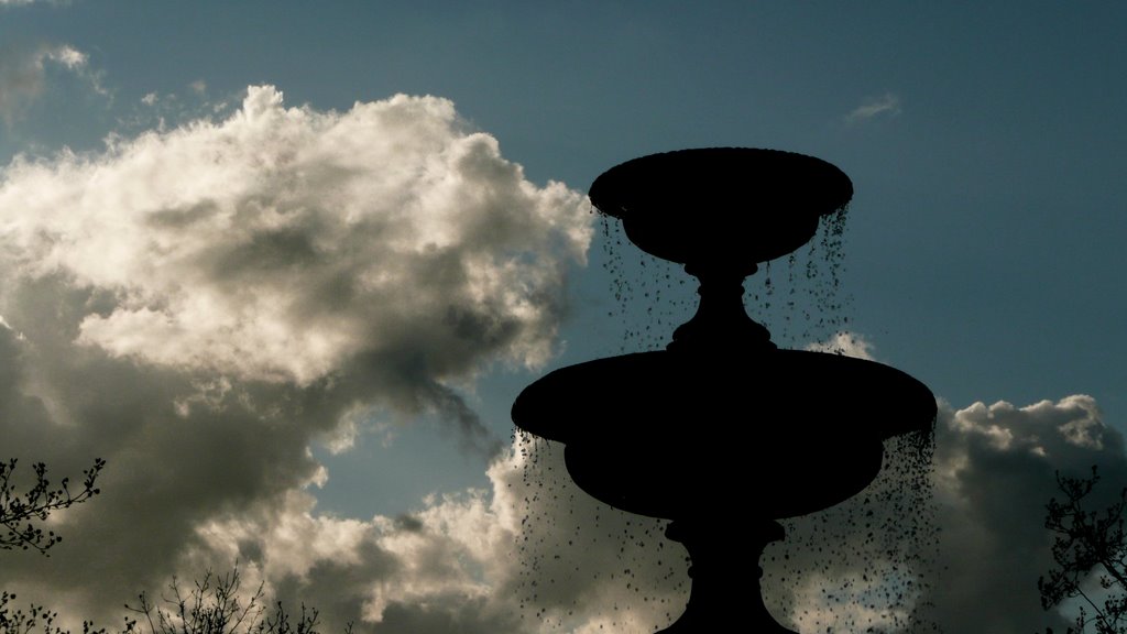 Fontana in Regent's Park by LuPhotography