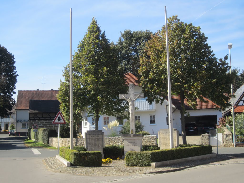 Wegkreuzung in Trailsdorf mit Kreuz by Frankenfans