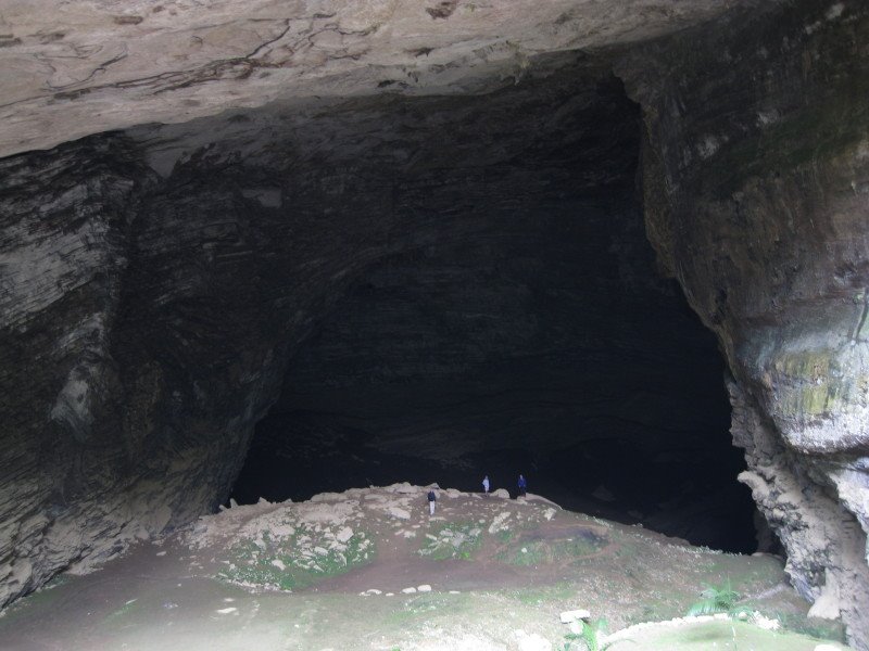 Cueva de Totomaxapa by Eduardo Roldan