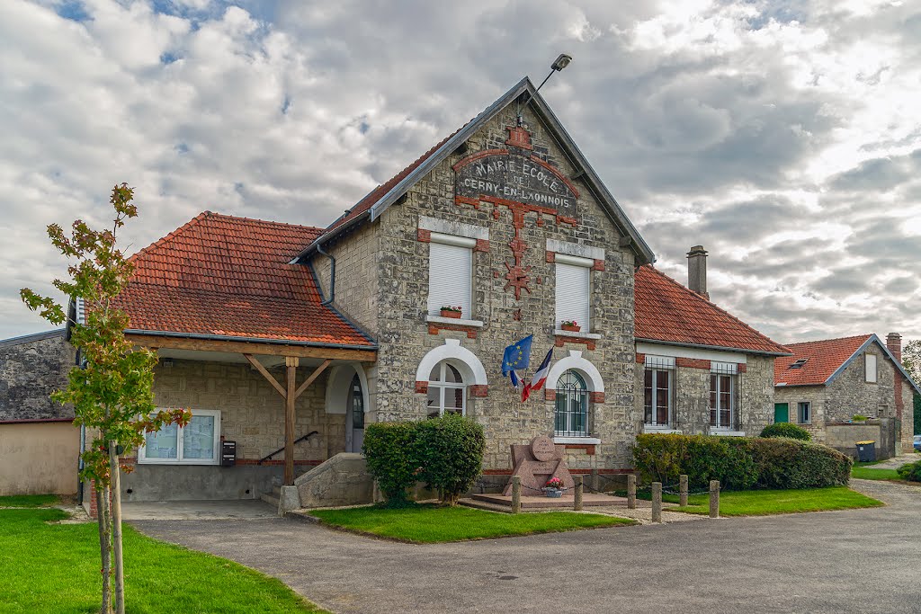 Mairie et Mémorial Cerny en Laonnois by Berpiet