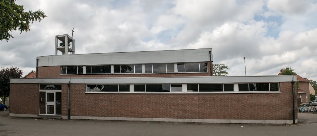 Sint-Jozef-kerk Halvenweg, Zonhoven,België by Henri Van Ham