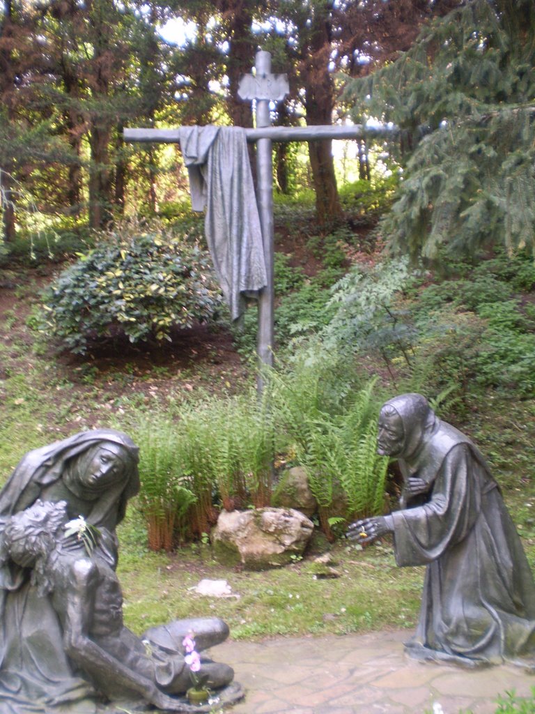 VIA CRUCIS - GROTTA DI LOURDES - CHIAMPO by Maria Salette Jacques