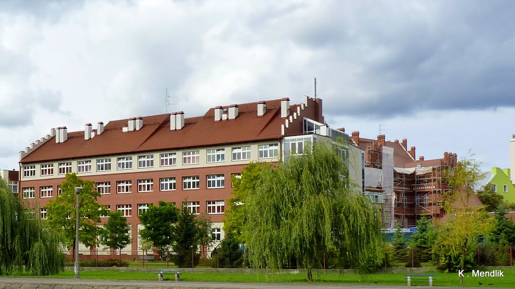 Wojewódzki Szpital Obserwacyjno - Zakaźny im. Tadeusza Browicza. Widok z Babiej Wsi. by Kazimierz .Mendlik