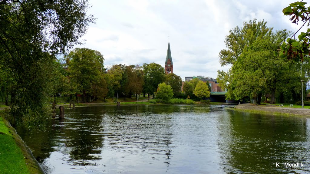 Bydgoszcz, Babia Wieś widok rzeki w kierunku mostu Bernardyńskiego. W oddali widok wieży kościoła św Andrzeja Boboli by Kazimierz .Mendlik