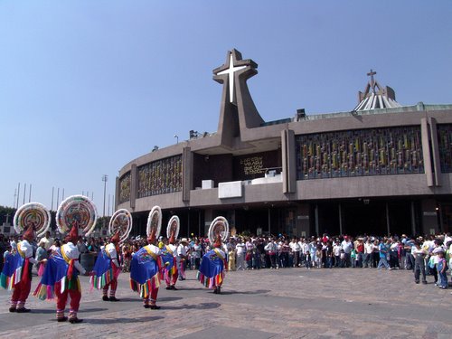 Guadalupe - dance à l'oneure de la Madonna de Guadalupe by rokaPic40666