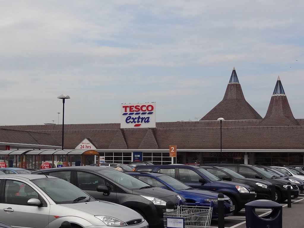 Tesco Hypermarket, New Malden by alan gian