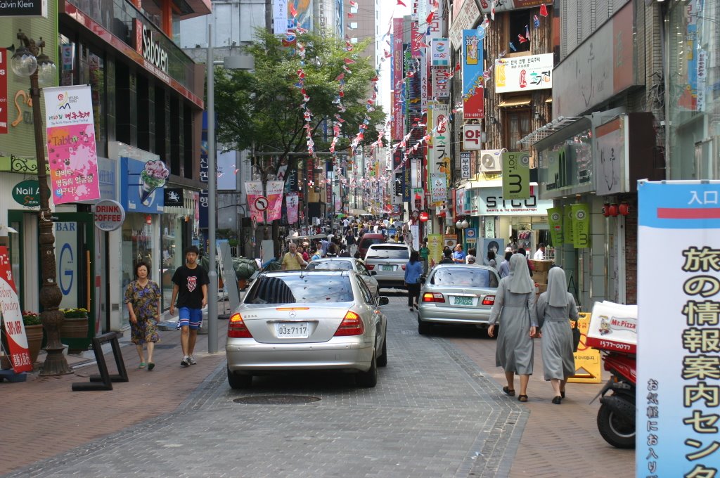 Myong-dong Street by dahliakim