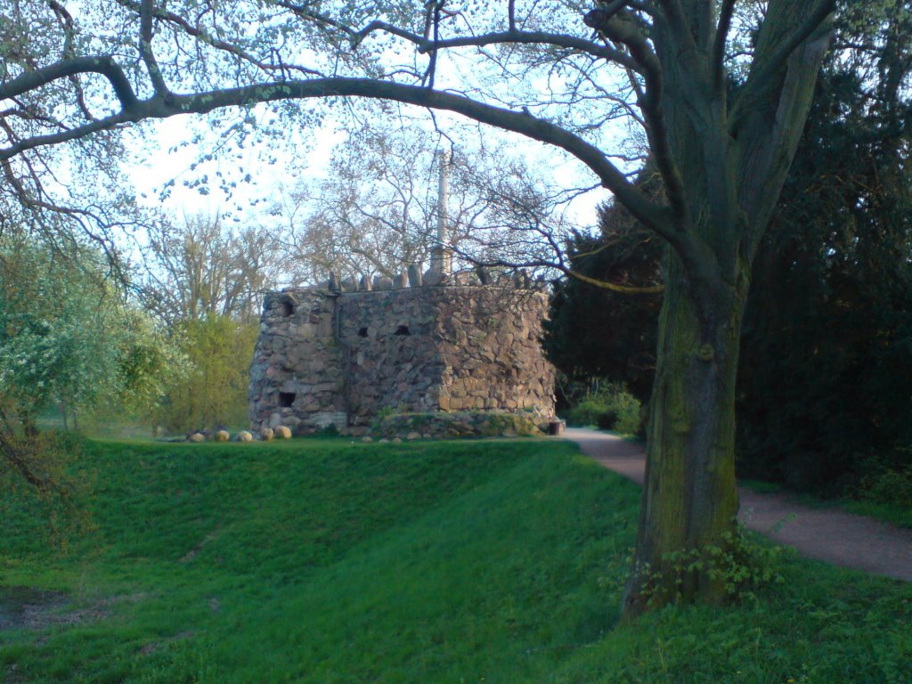 Altes Gemäuer im Wörlitzer Park by goldmund