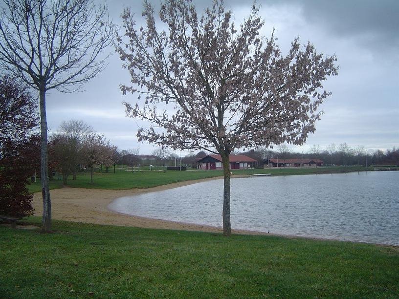 Lac de Bouvent Plage by laurent01