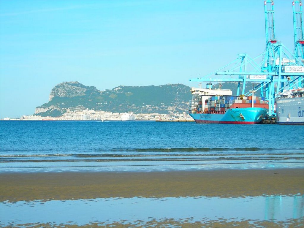 Vistas de la playa del Rinconcillo 2 by Gadeir