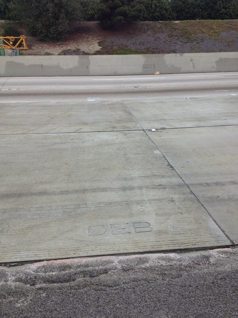 Daylight photo of EB 60 at Central Avenue by Caltrans Maintenance precast slab installatio