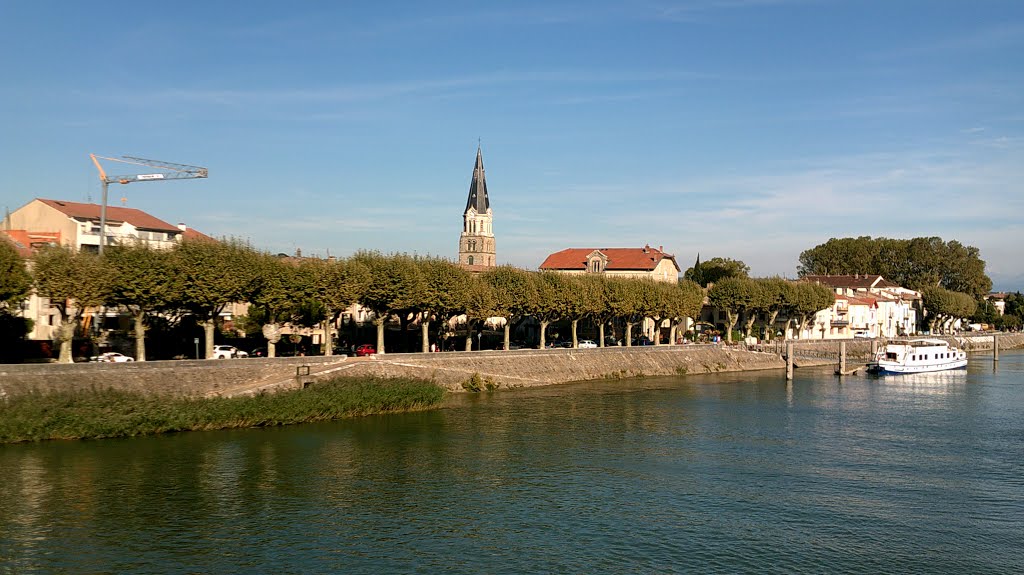 Vue de tain l hermitage depuis le quai charles de gaulle tournon sur rhone by Salomon BARZILAI & Jerome IBY