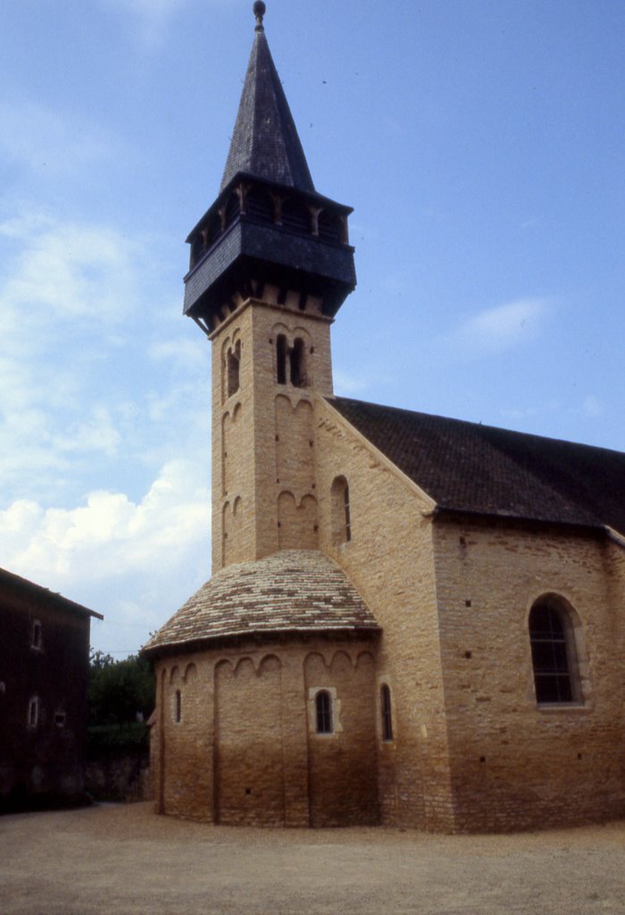 L'église romane de Laizé by jean francois Bogue