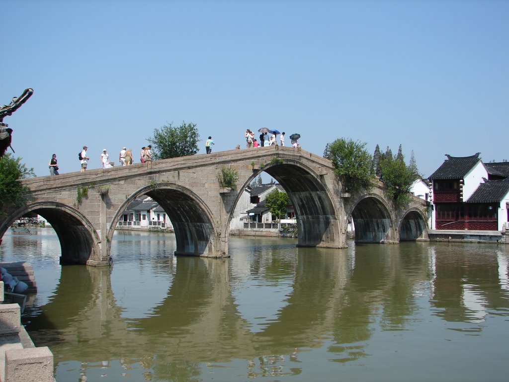 Brücke zur Freilassung by Polylux