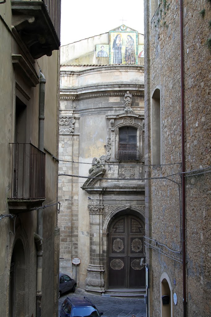 Caltagirone: via Purgatorio by Carlo Pelagalli