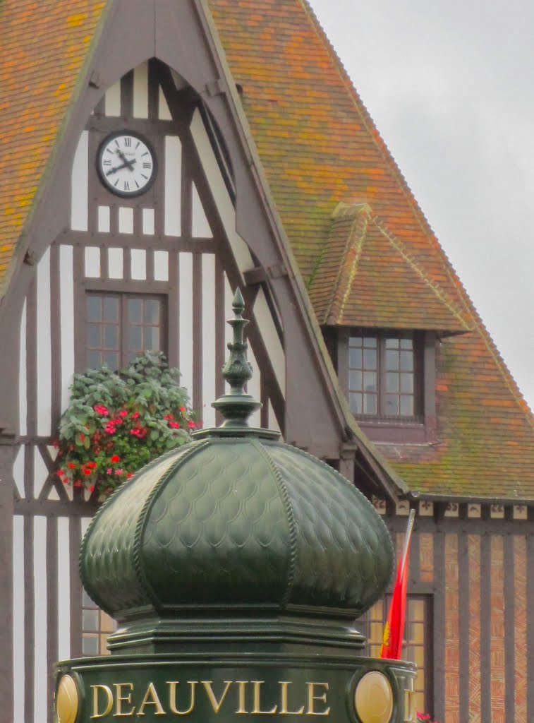 Mairie de Deauville by daniel wilk