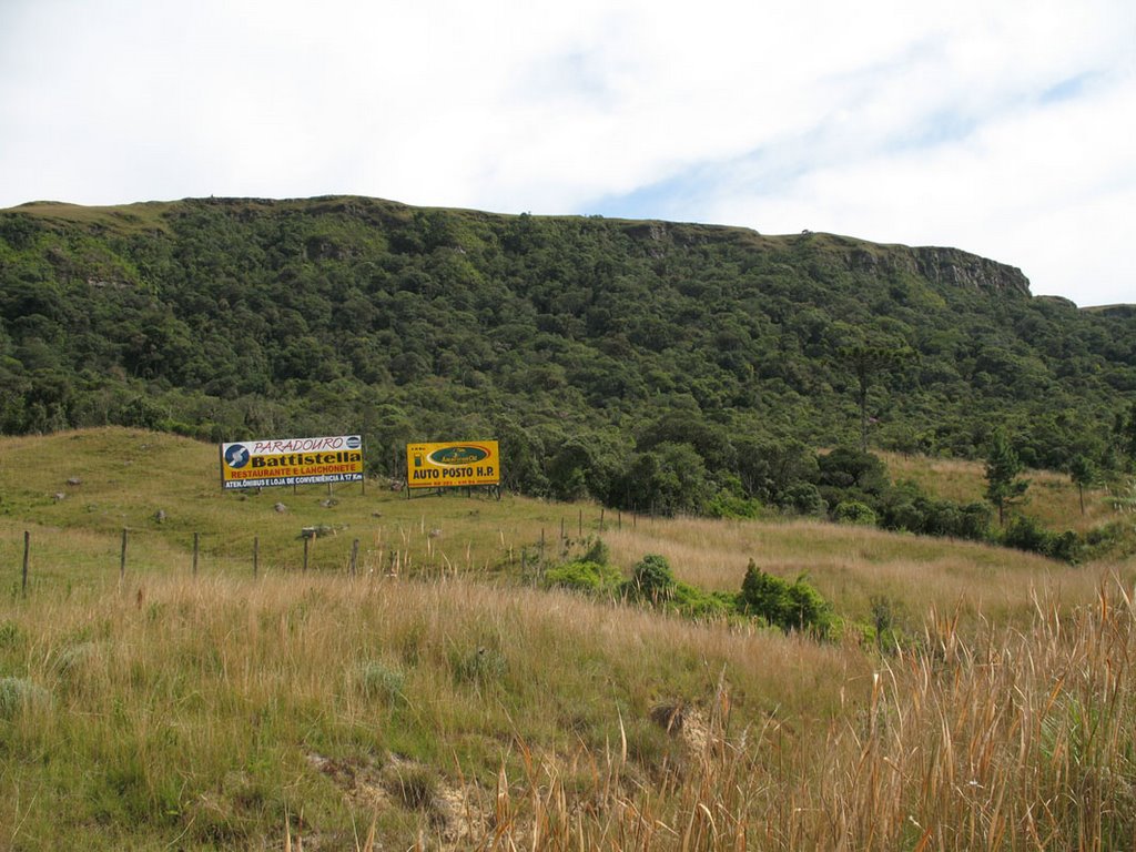 Paisagem serrana sendo emporcalhada por propagandas by vistalivre