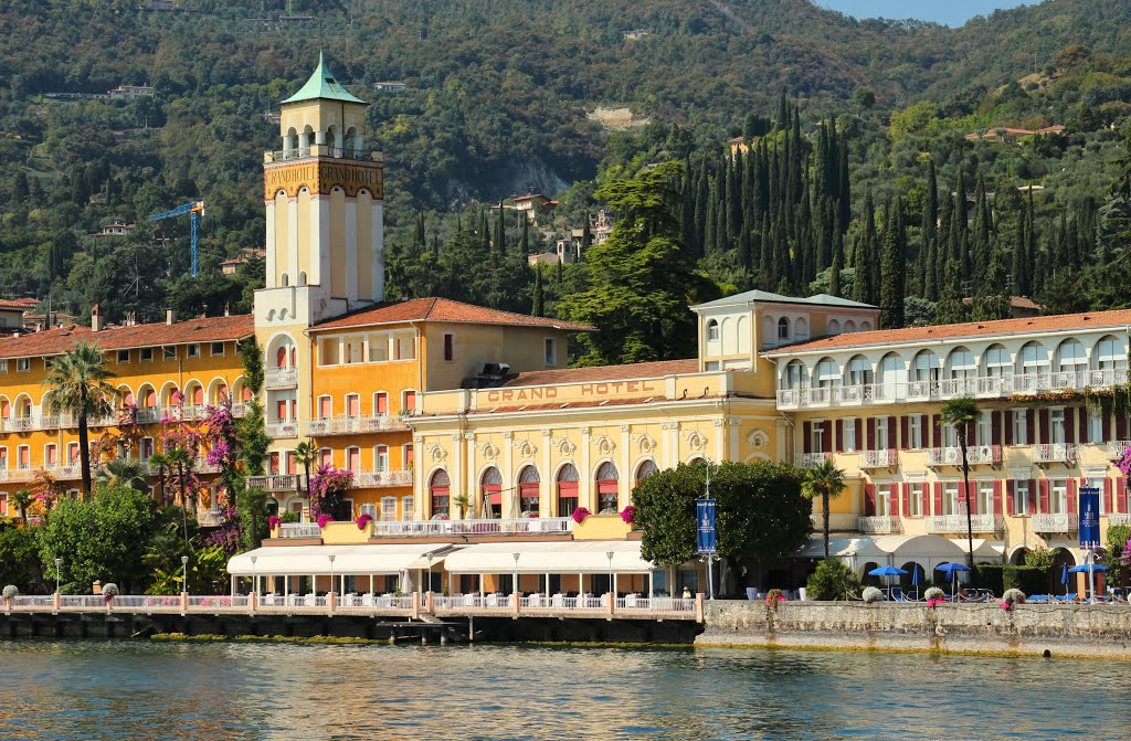 Gardone Riviera, lago di Garda by Andrej Antipin