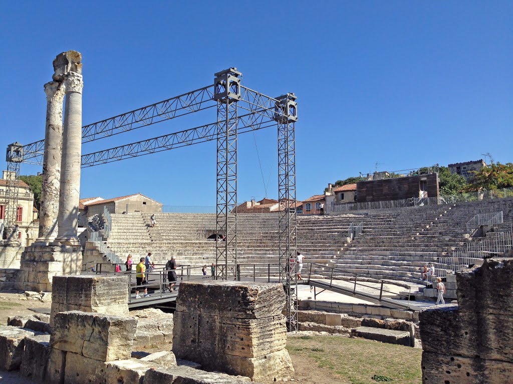 Arles, Teatro Romano, Francia by cesarcriado