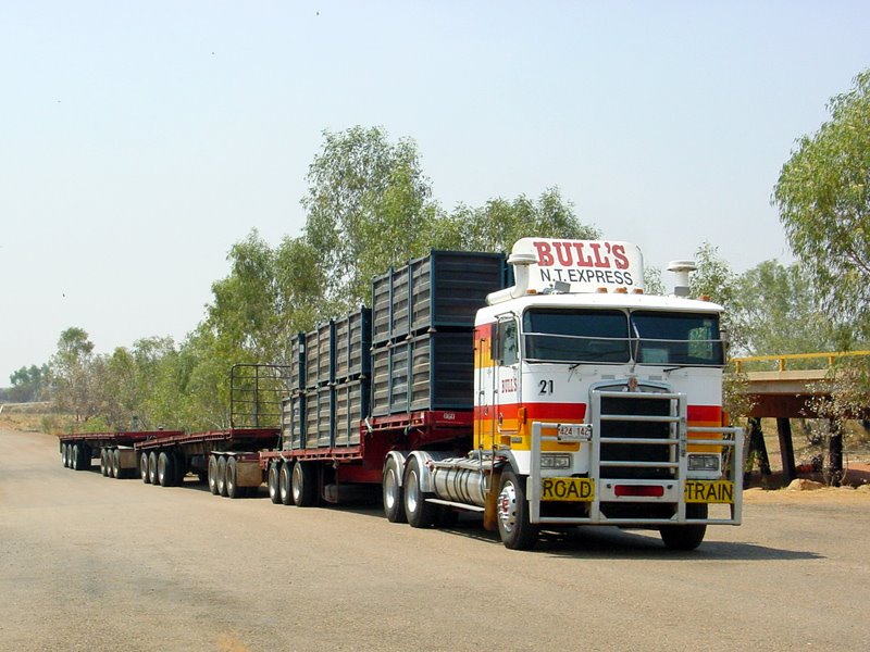 Wycliffe Well, Road train by Banja-Frans Mulder