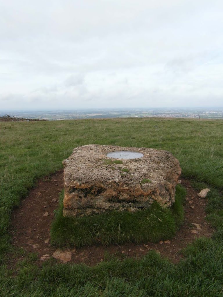 Direction sign on top of Bredon Hill by asumtown