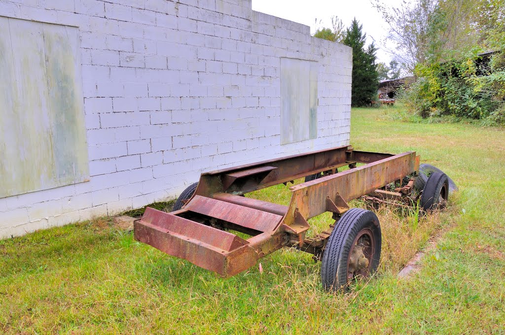 VIRGINIA: SUFFOLK: Dismal Swamp General Store on Carolina Road (U.S. Route 13) iron buckboard wagon (not in service) by Douglas W. Reynolds, Jr.