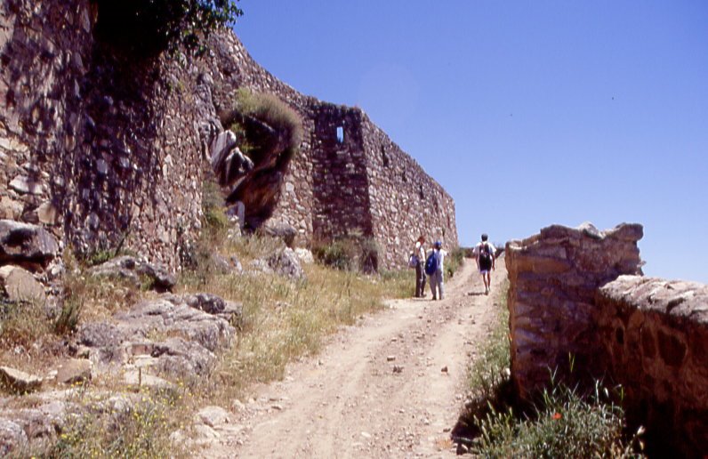 Puerta del castillo by pideporesaboca