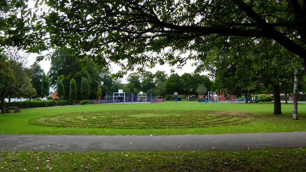 Victoria Park, Taunton, Summer 2013 by Si-UK