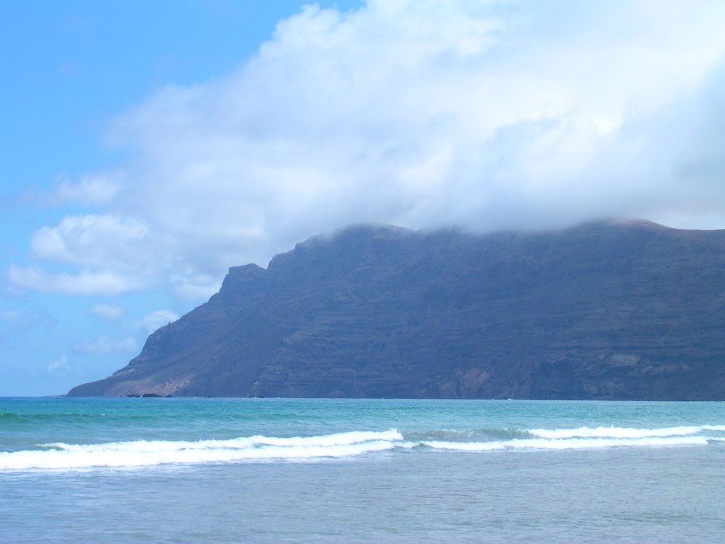 Lanzarote - Playa de Famara by Carloso Carloso