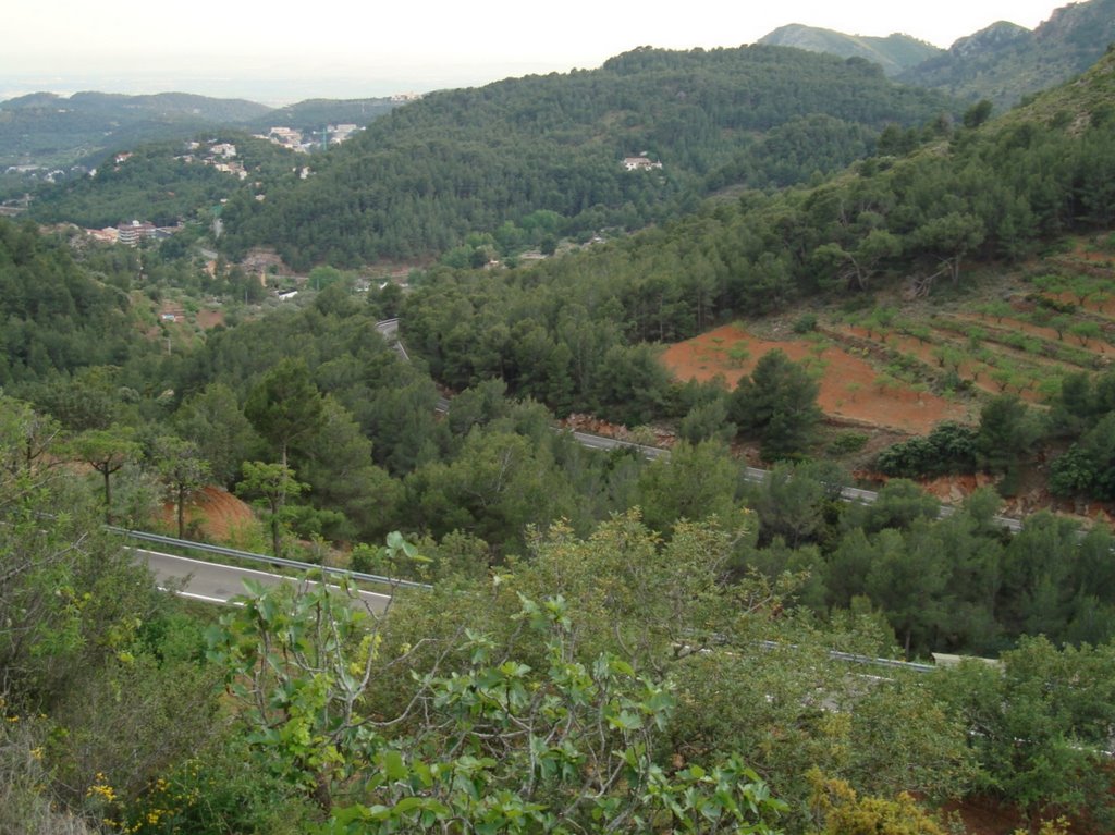 Serra desde el Alto de la Calderona (500m.) by Luis Pérez Fillol