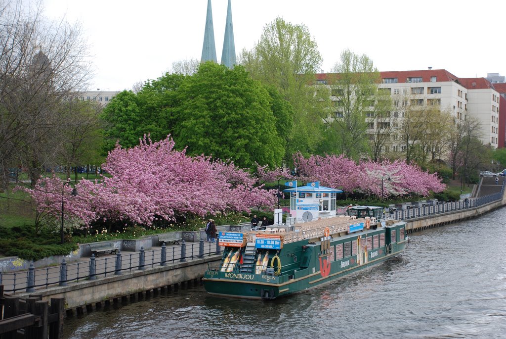 Mitte, Berlin, Germany by Thomas Dreßler