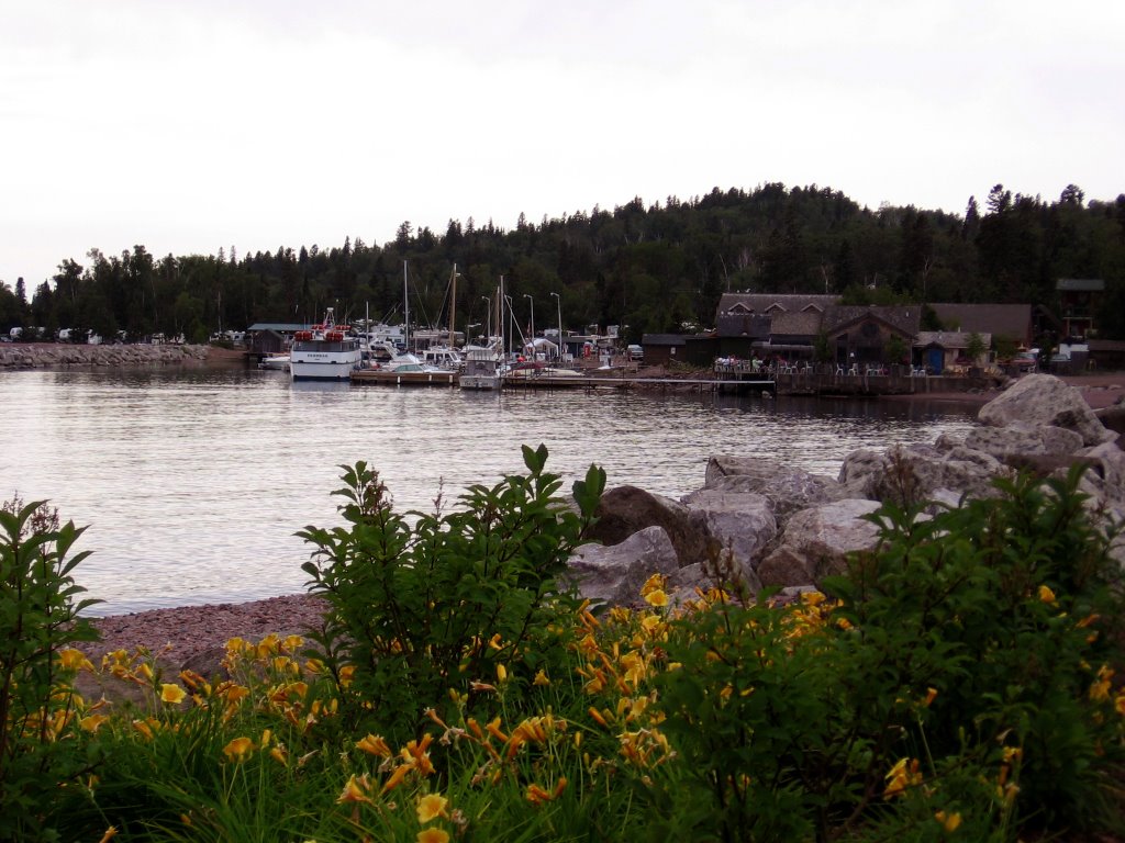 Grand Marais harbor by byunut