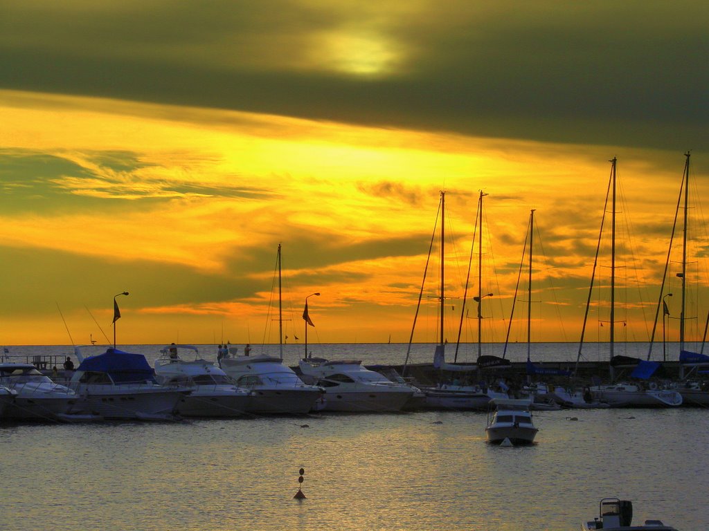 Crepusculo en Puerto deportivo by OscarGuillermo09