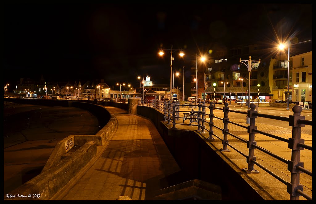 Porthcawl Prom at night by Robert Hatton