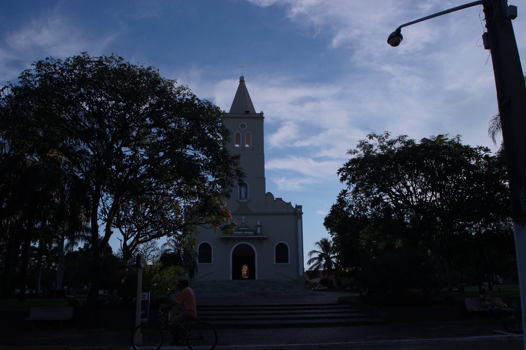 Igreja Católica by Ari Vicente