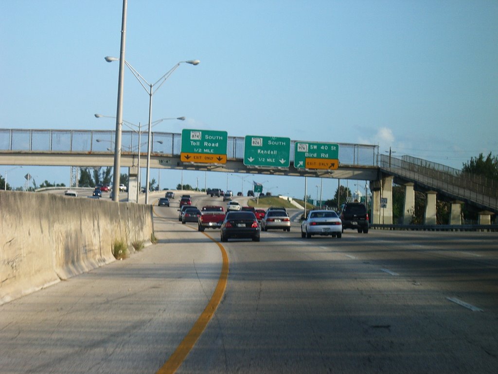 Pedestrian crossing bridge over Palmetto Expressway by Roberto Lam