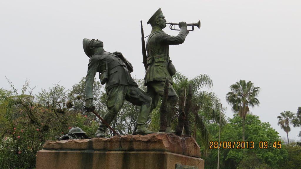 Monumento Coronel Aparício Gonçalves Borges - Academia da Brigada Militar - Porto Alegre by LUIZ GASPAR LEAL