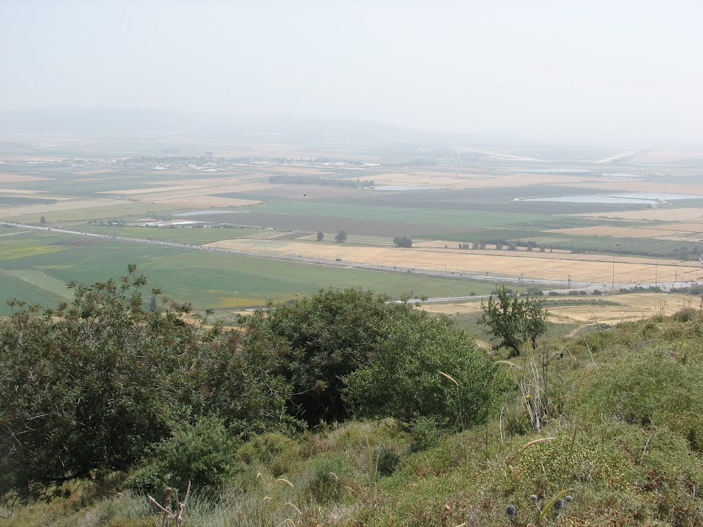 Caramel mountains, a sharp rise to Muhraka, view to the Jezreel Valley, Israel by ‫יוסף אבן כסף‬‎