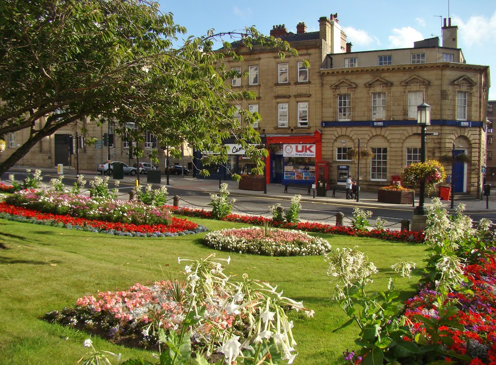 Floral displays in the Town Hall Gardens 3, Barnsley S70 by 6by7en