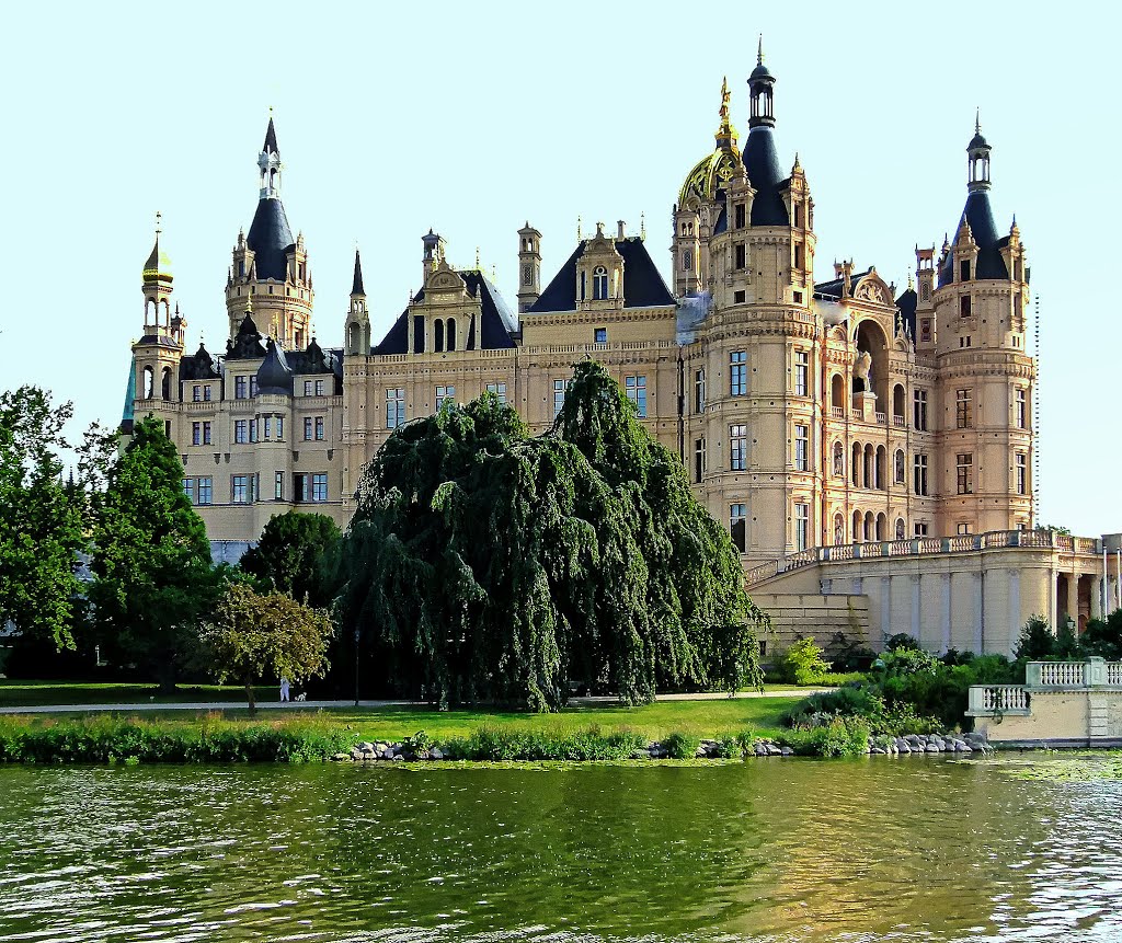 Das Schloss in Schwerin by Farlang