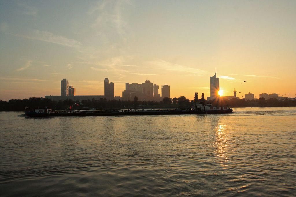 Sonnenaufgang in Wien (Donau) by N.Braun