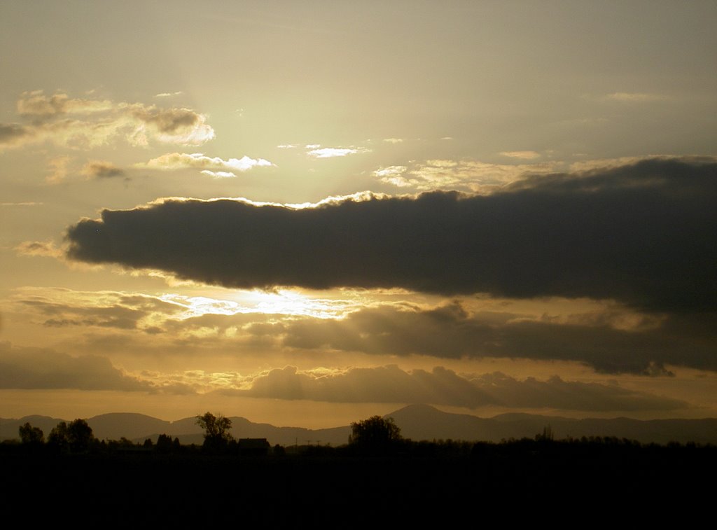 Sunset at 65 mph on I5 - looking toward Corvalis, Or. by kettner