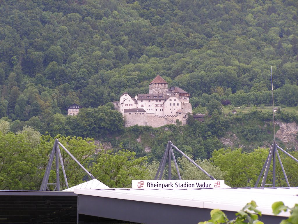 Zámok vo Vaduze od štadiónu Rheinpark (Castle in Vaduz from Rheinpark Stadium)- 30.5.2013 by Ľubo Sivák (SK)