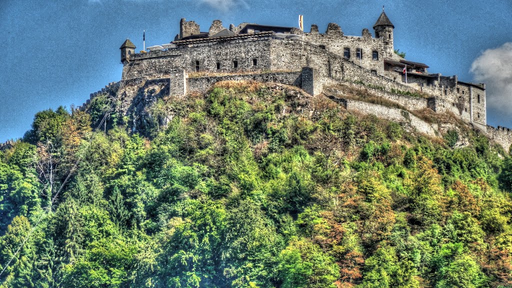 Ruine Landskron Österreich by Horst Tochtenhagen