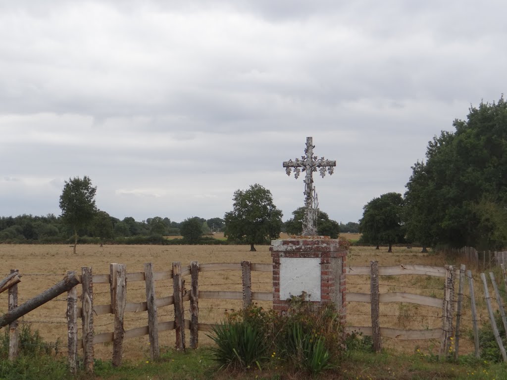 Guenrouët - Croix ouest des Landes du Mortrais - 2013 by Breizh...up!