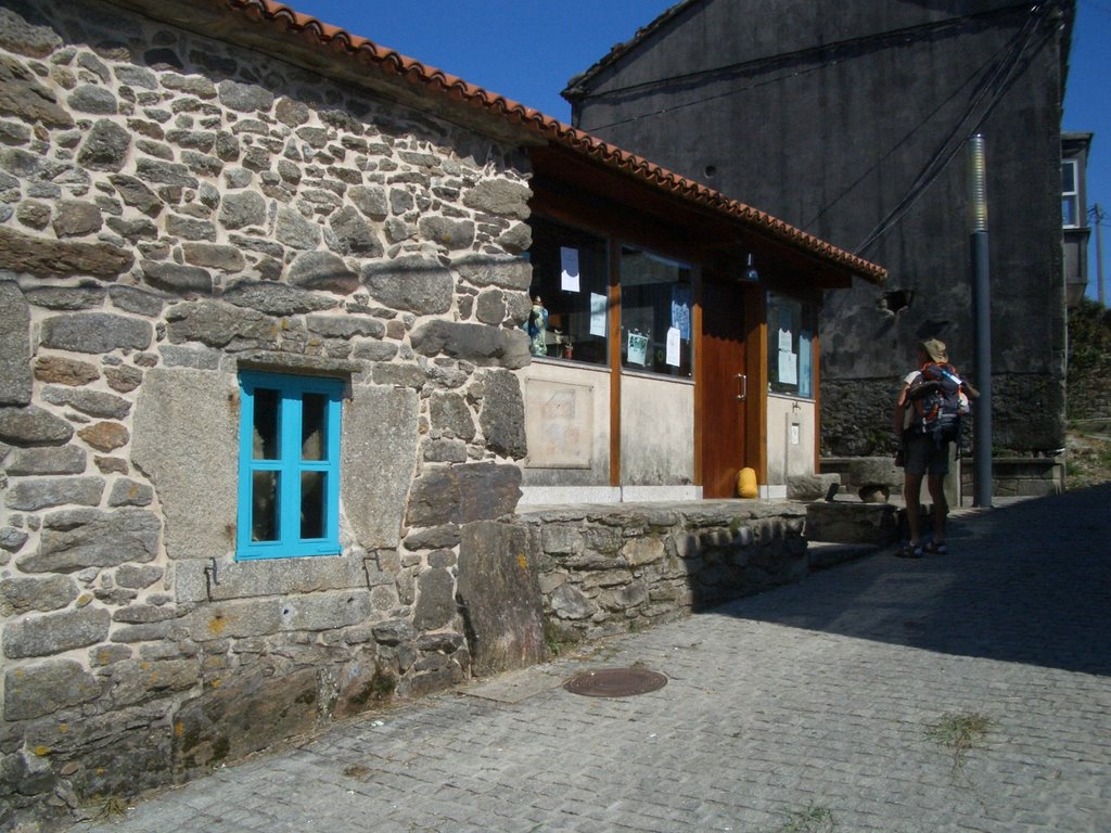 Olveiroa. Refugio de peregrinos by Pedro Maza Gómez